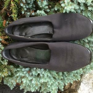 Magdesian Black Heels, 10 WW